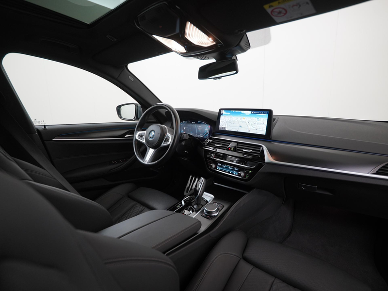BMW 530 5-serie Touring 530e M Sport Shadow | Panoramadak — photo 2