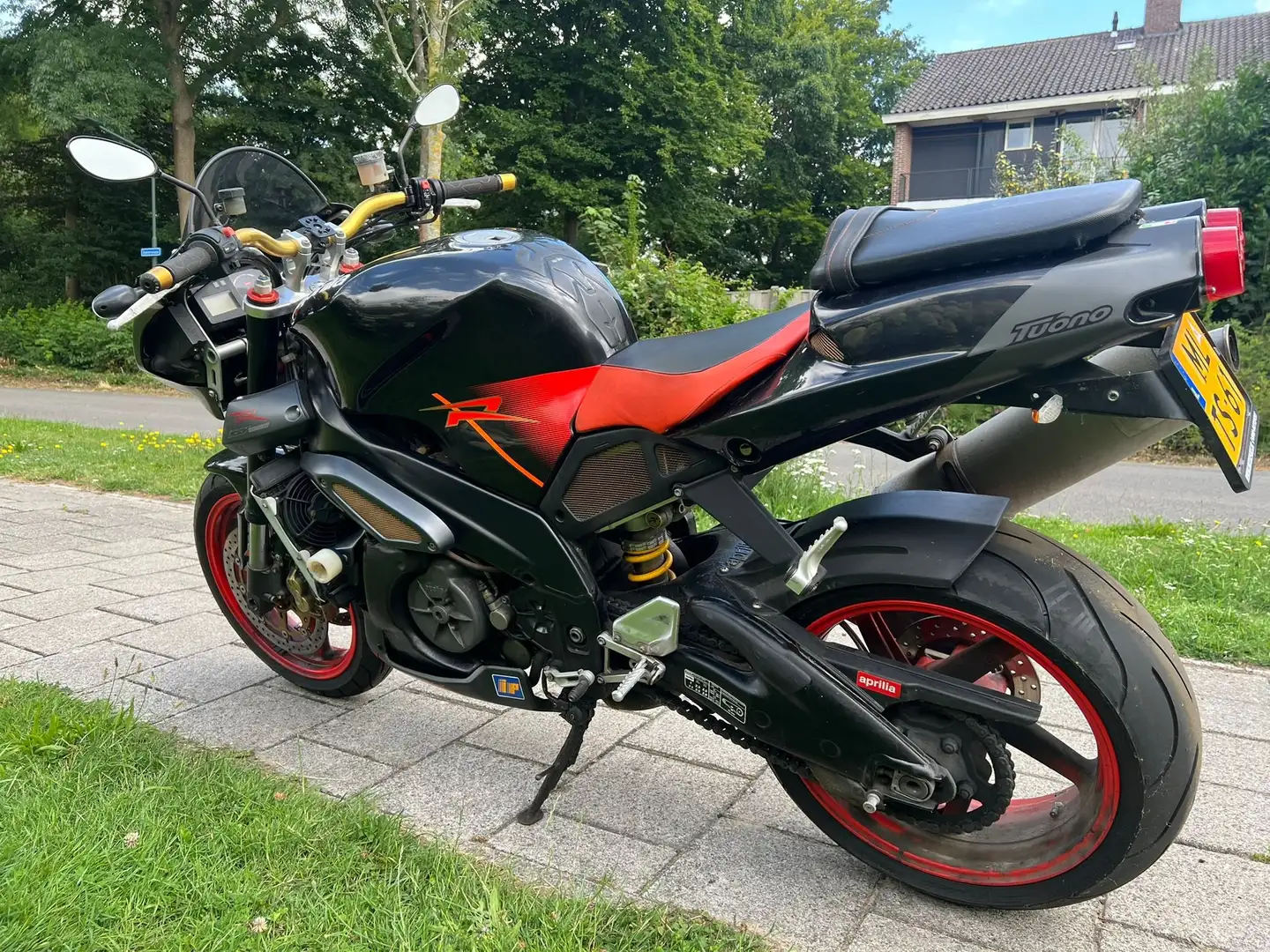 Aprilia Tuono Zwart - 2