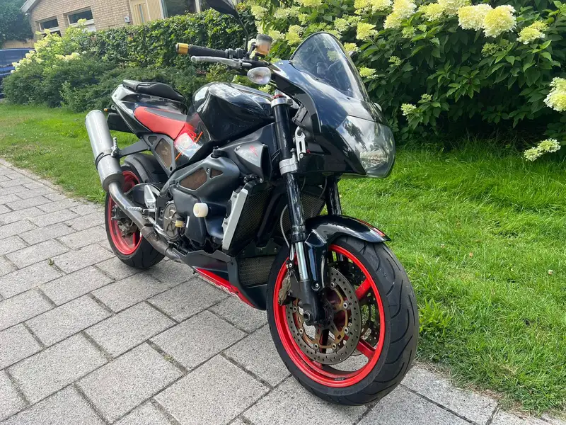 Aprilia Tuono - foto 3