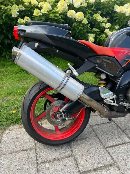 Aprilia Tuono - foto 7