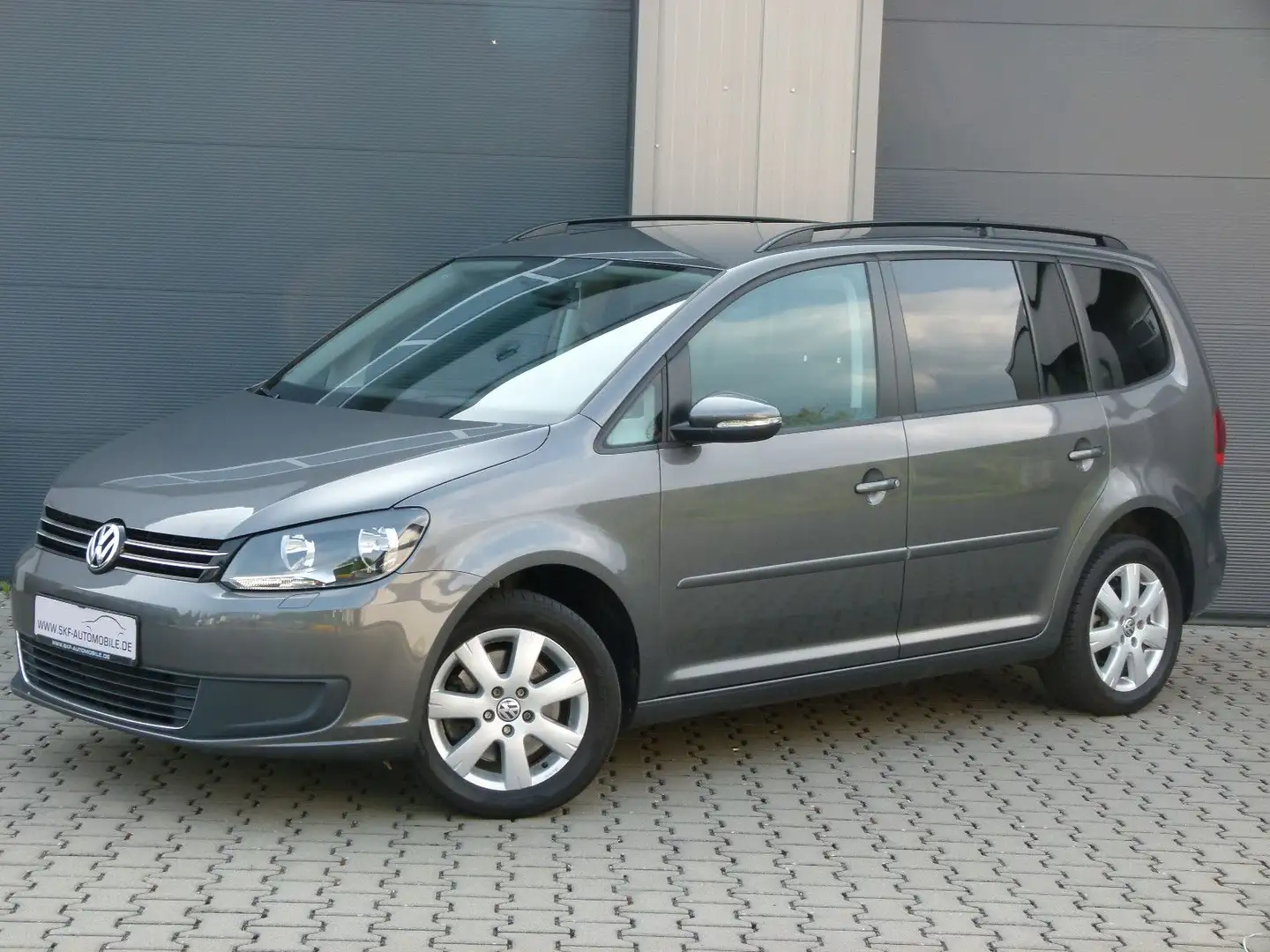 Volkswagen Touran 2.0 TDI 7-Sitze PDC AHK Alu Tempom. Grau - 1