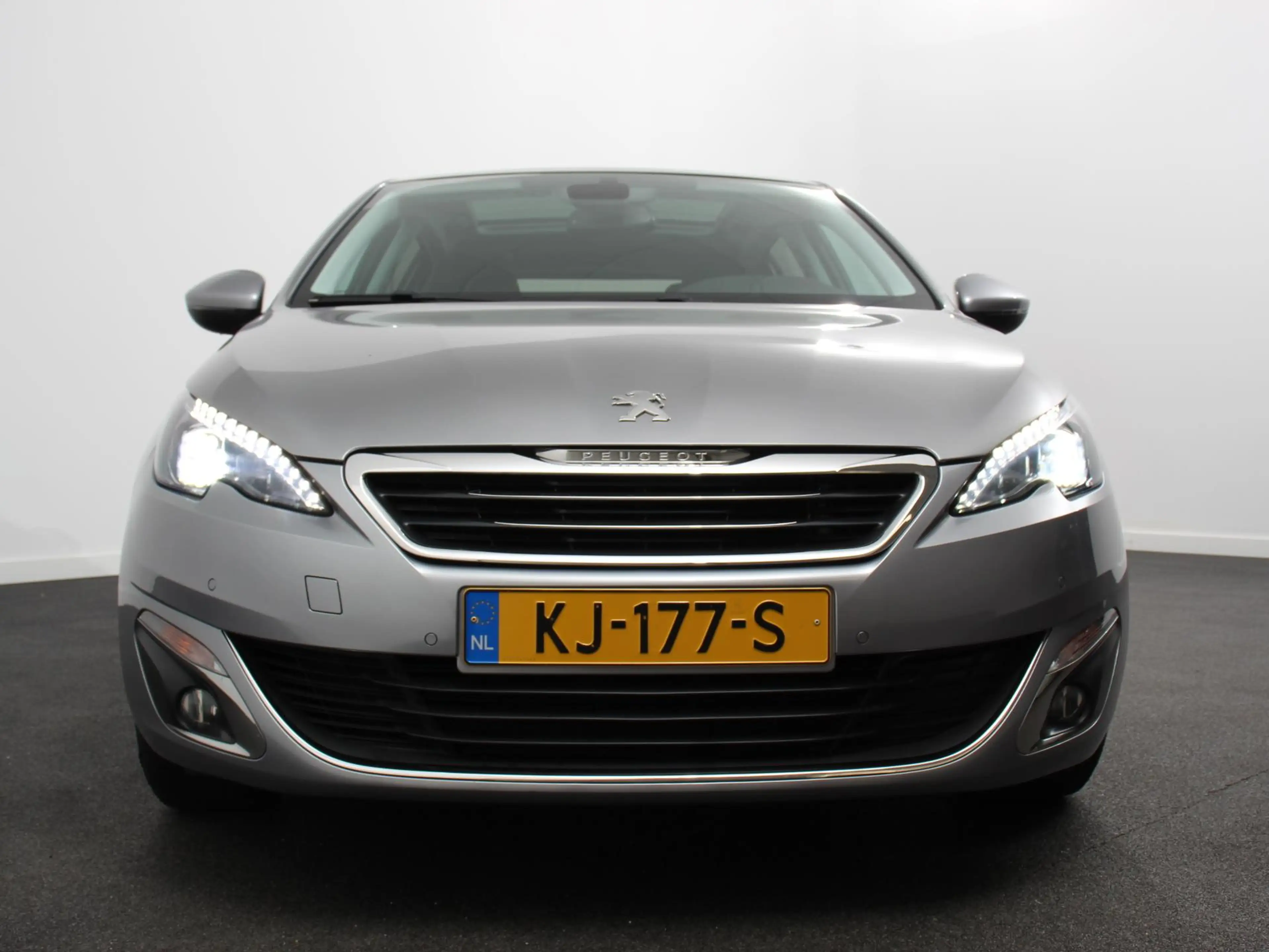 Peugeot 308 1.2 PureTech Blue Lease Premium Lees opmerkingen! — photo 4