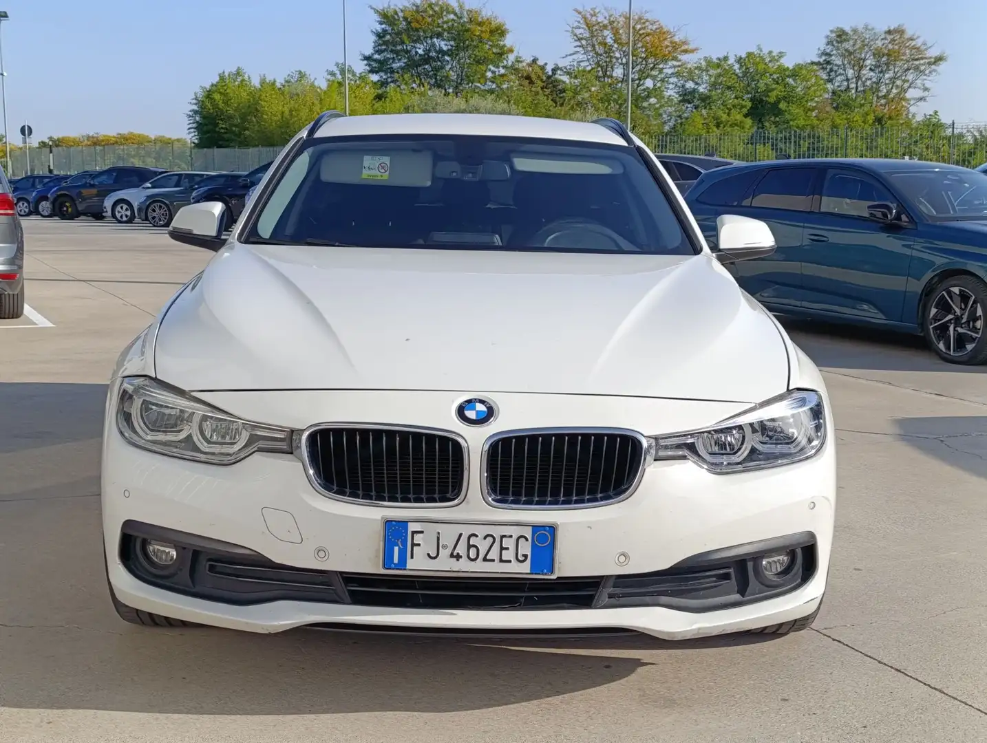 BMW 320 320d Touring Business Advantage aut. Bianco - 2