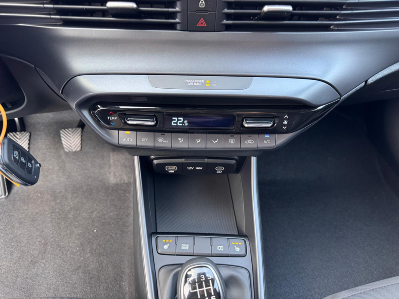 Hyundai i20 Family Automatik 66 kW (90 PS), Automatik, Fron... — photo 11