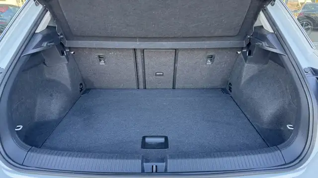 Volkswagen T-Roc view 13