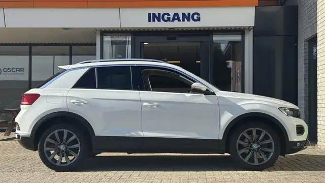 Volkswagen T-Roc view 6