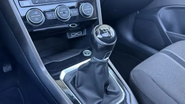 Volkswagen T-Roc view 19