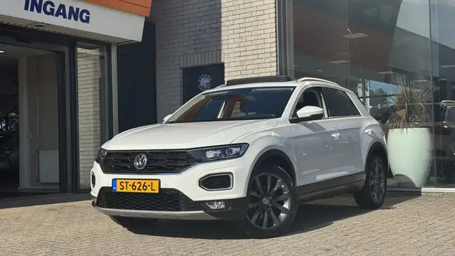 Volkswagen T-Roc view 3