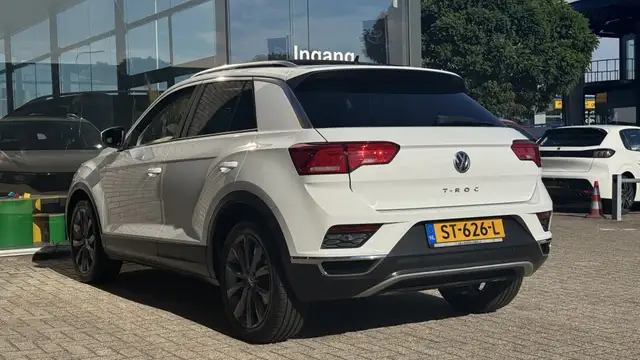 Volkswagen T-Roc view 7