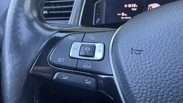 Volkswagen T-Roc view 23