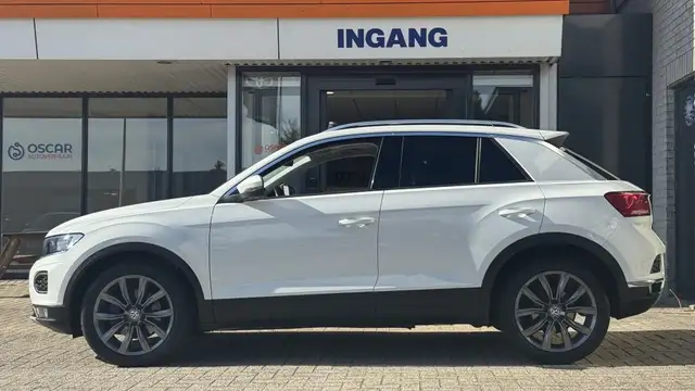 Volkswagen T-Roc view 2