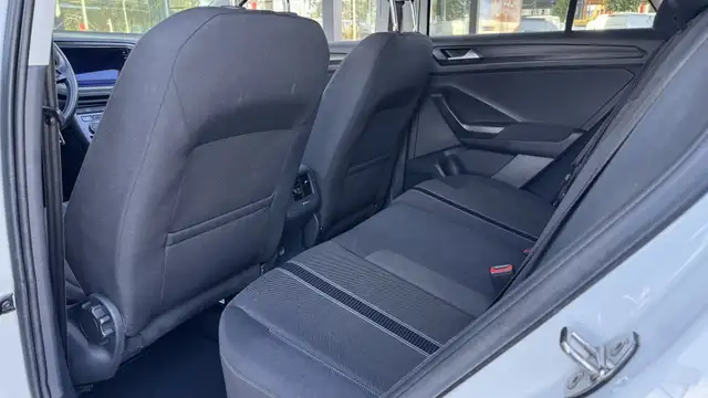 Volkswagen T-Roc view 12