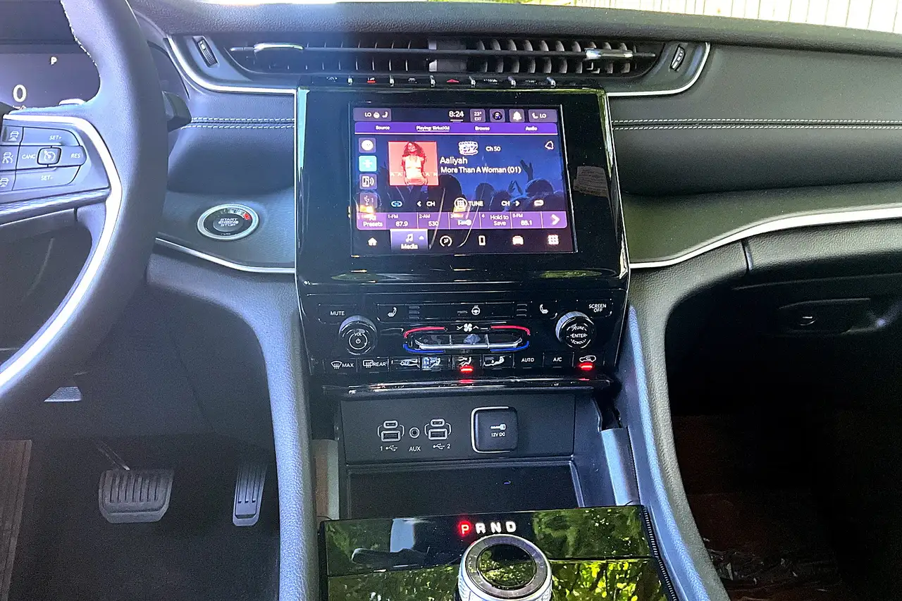 Jeep Grand Cherokee снимка Jeep Grand Cherokee