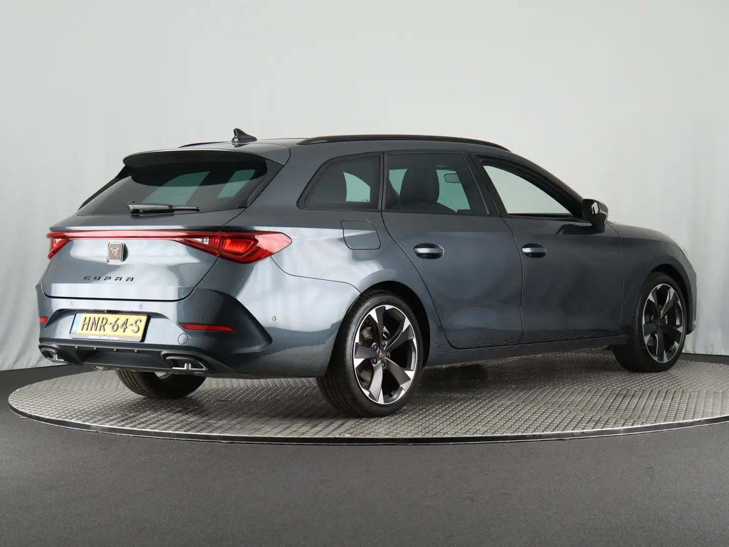 CUPRA Leon Sportstourer 1.5 eTSI Business Edition + (Pano / A Grijs - 2