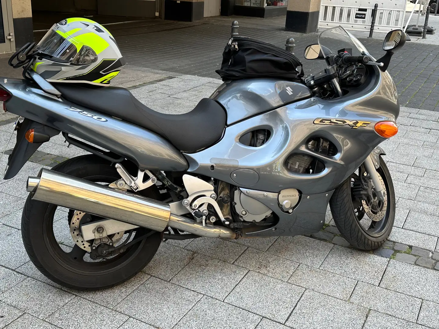 Suzuki GSX 750 F Gris - 1