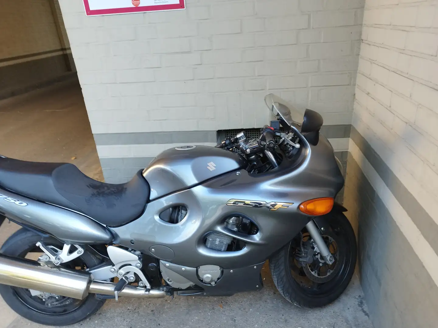 Suzuki GSX 750 F Szürke - 1