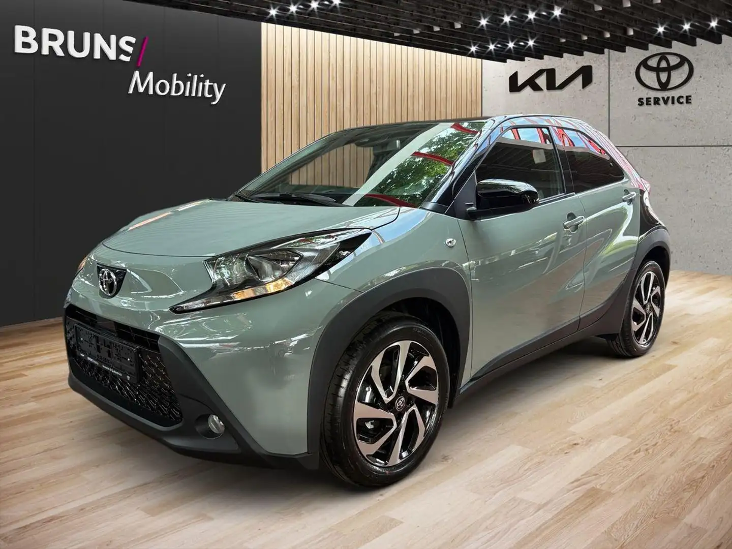 Toyota Aygo X 1.0 Teamplayer Kamera CarPlay/Android Зелёный - 2