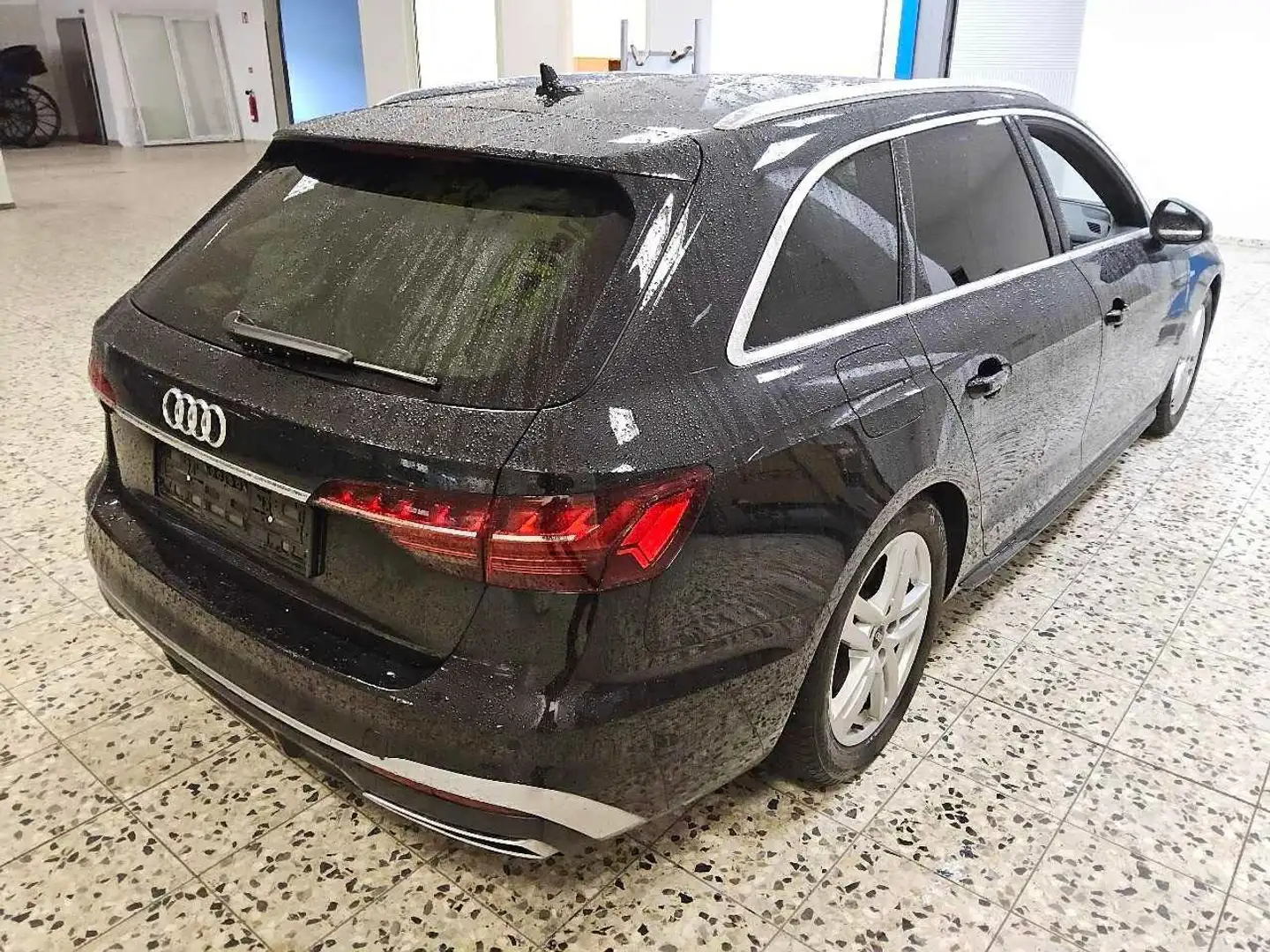 Audi A4 Avant 40 TDI S line Standheizung + Kamera Klima Schwarz - 2