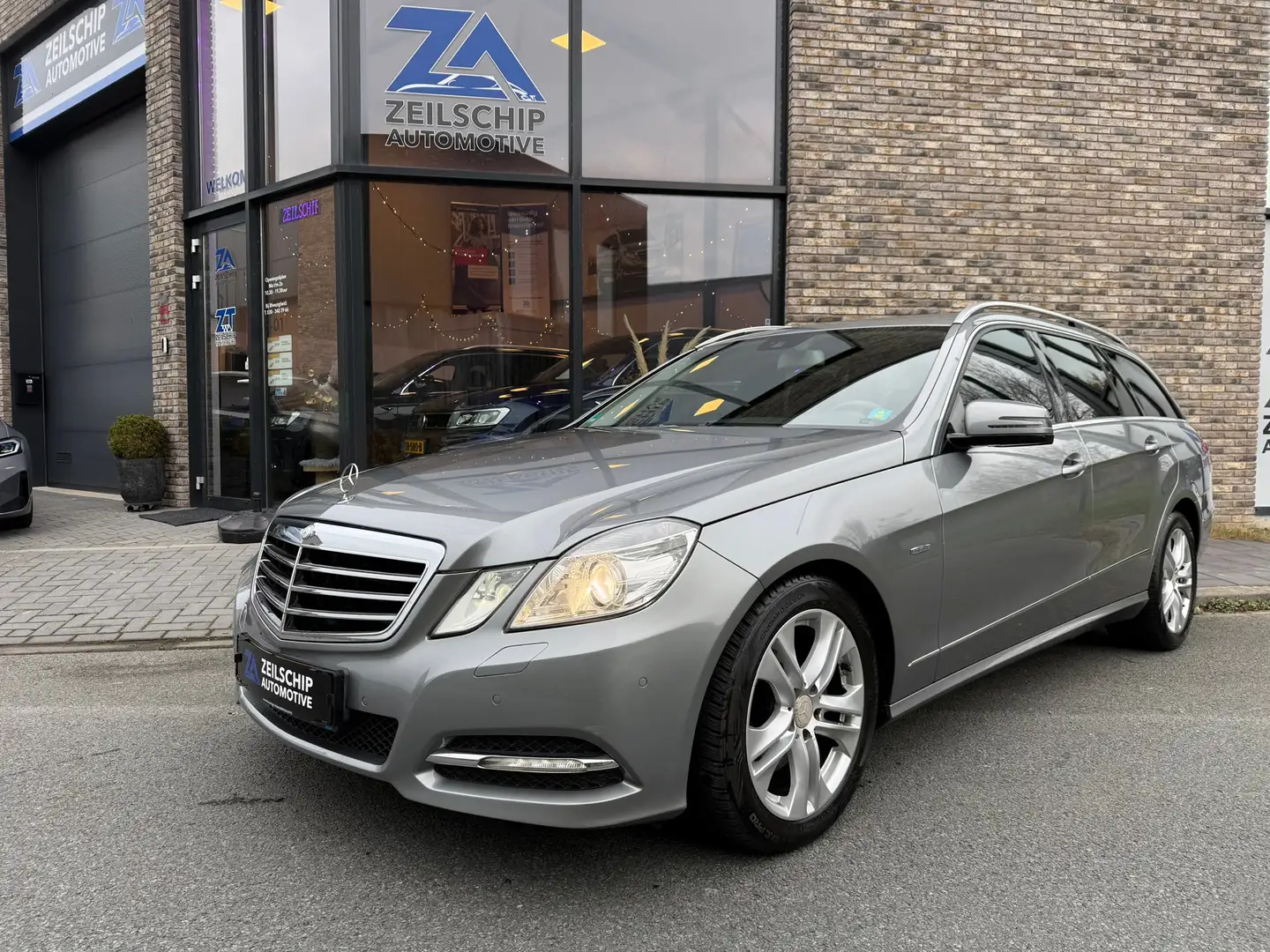 Mercedes-Benz E 350 Estate CDI BlueTEC Avantgarde|Xenon|Navi|Leder|LED Gris - 1