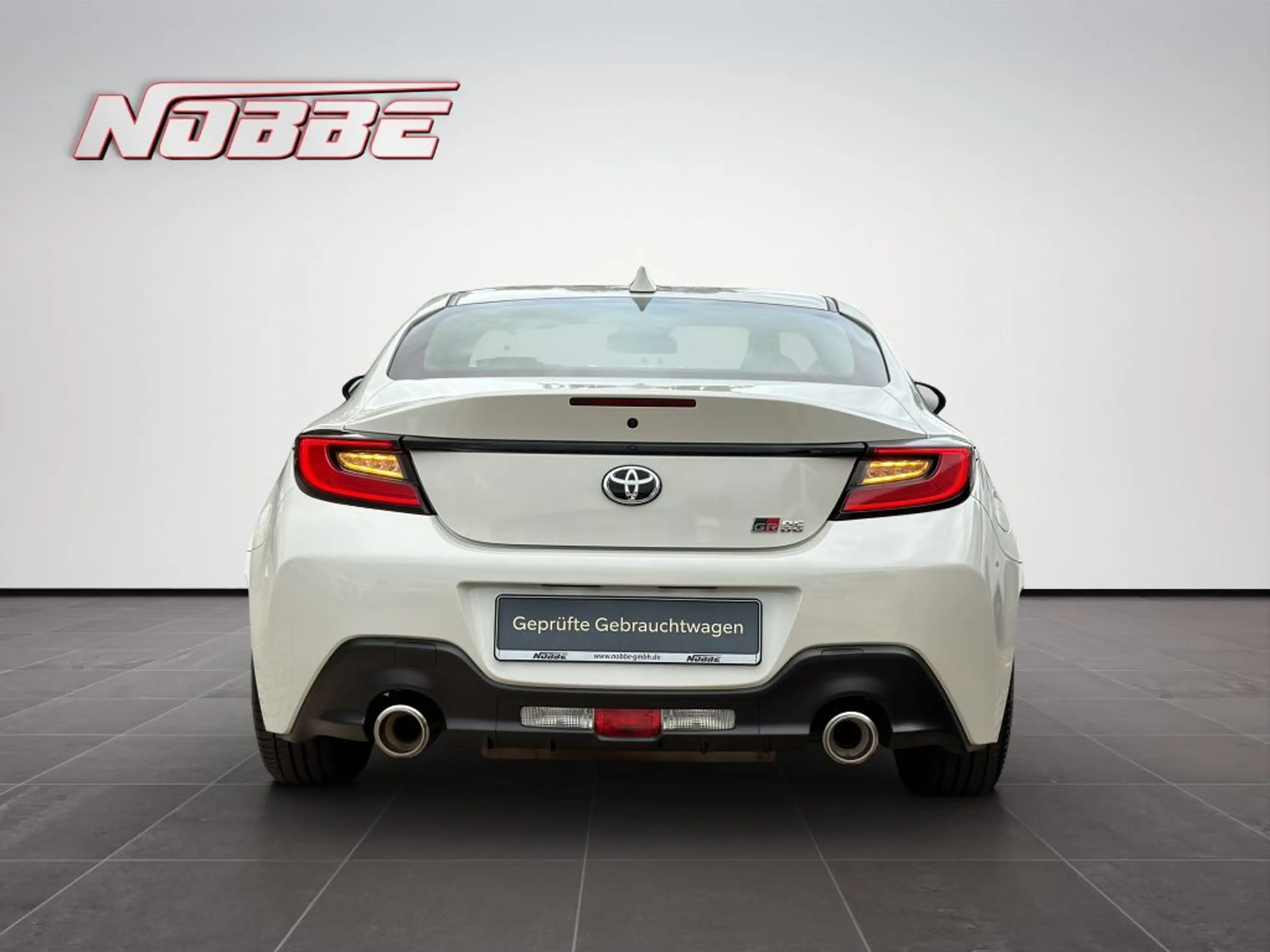 Toyota GR86 Pure — photo 4