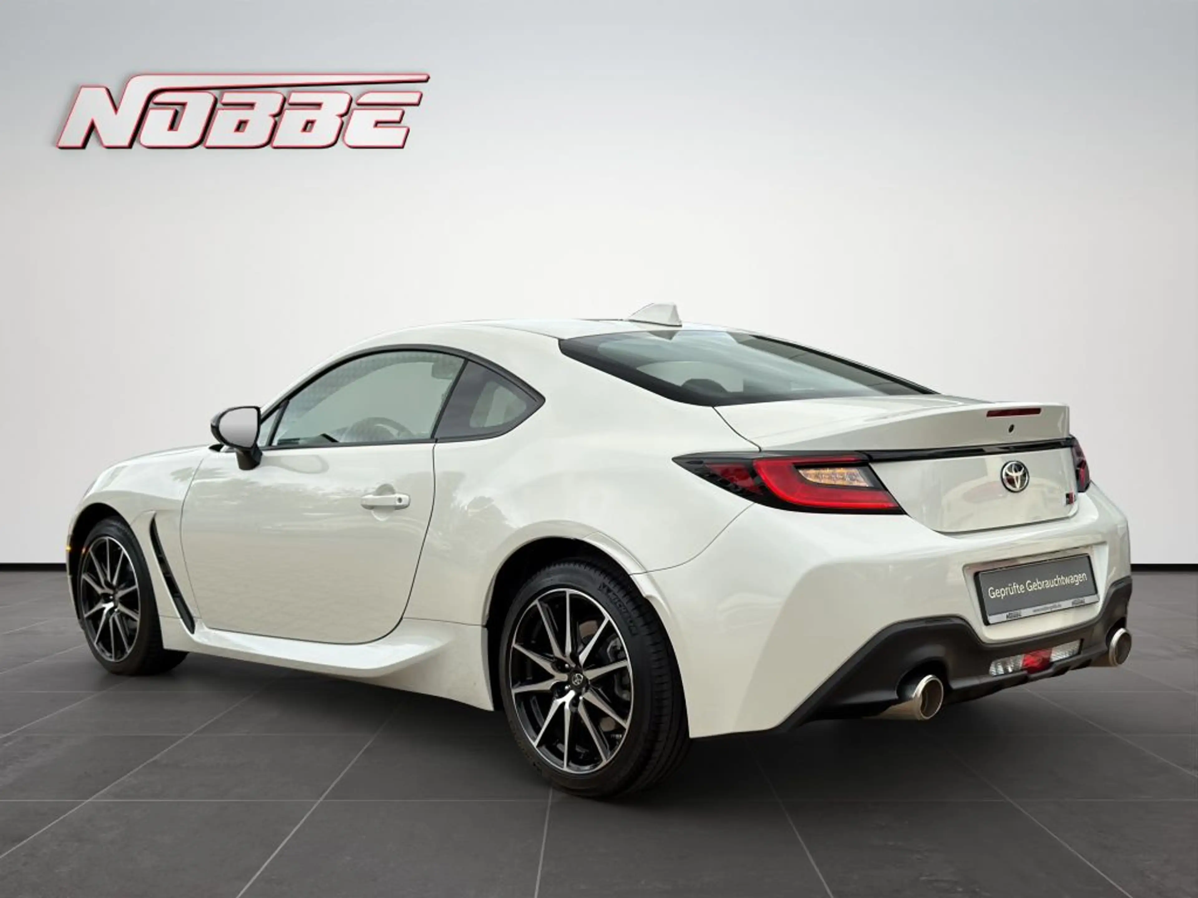 Toyota GR86 Pure — photo 3