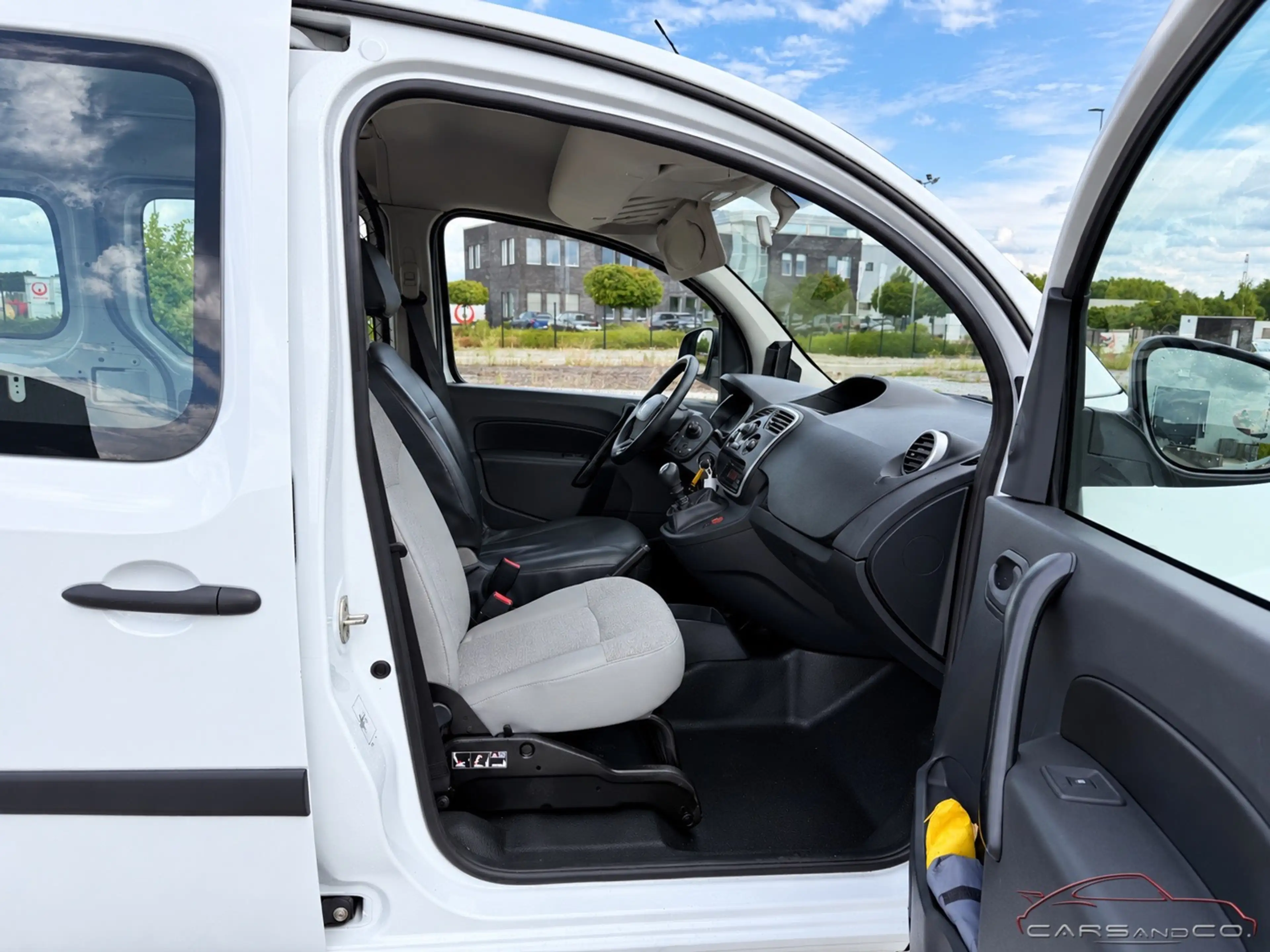 Renault Kangoo MAXI 1.5 Blue dCi 95 • 2022 • 73.000 KM • 2 PORTES LAT. • 7.900€ TVAC • GARANTIE 1 AN — photo 8
