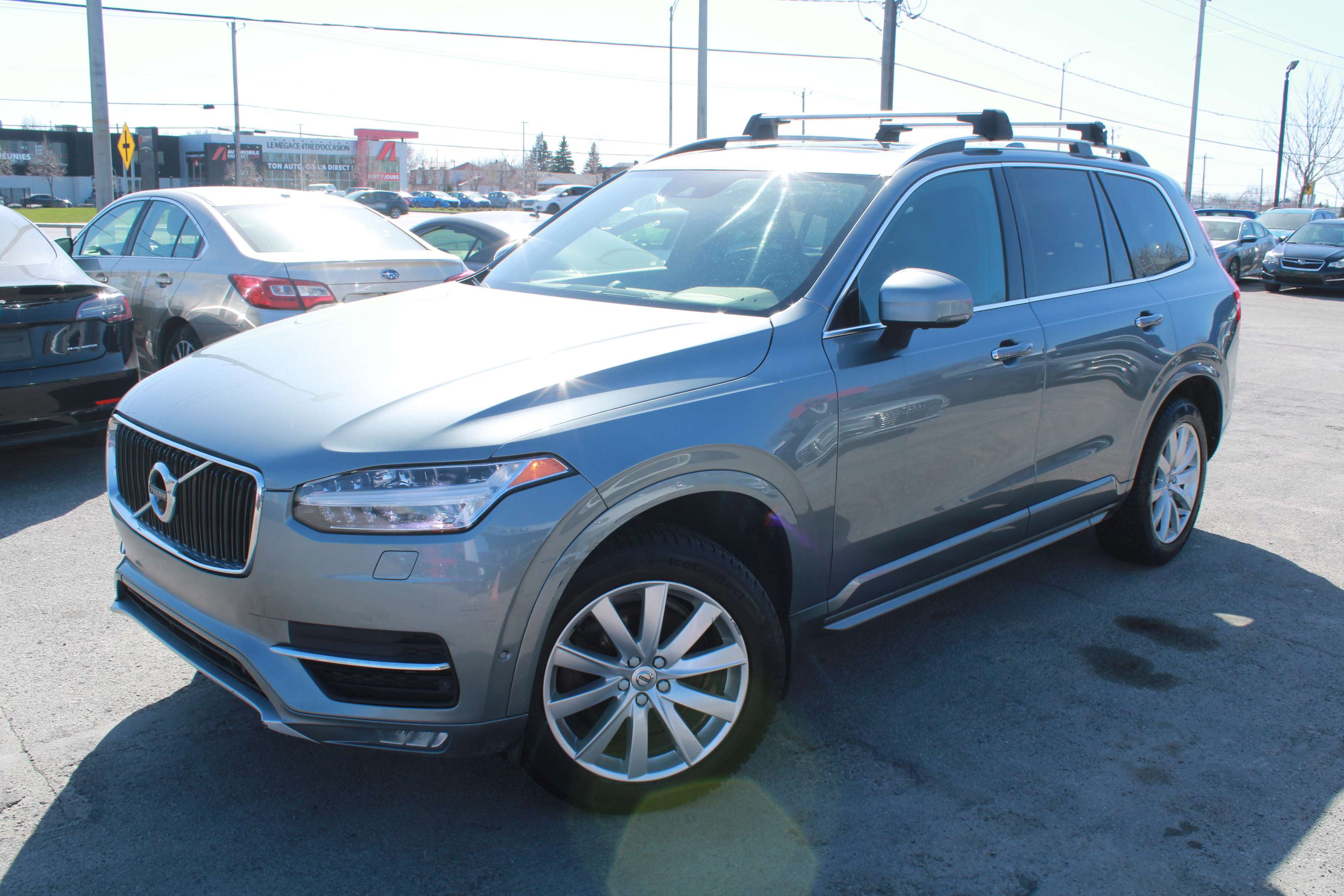2017 Volvo XC90 AWD T6 Momentum 7-Passenger alt 2
