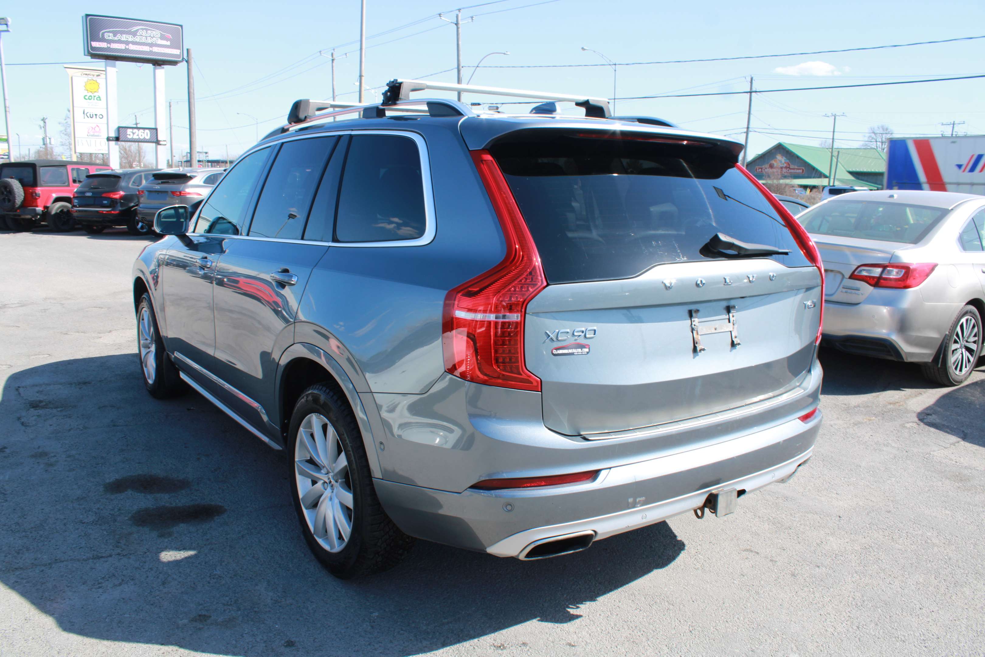 2017 Volvo XC90 AWD T6 Momentum 7-Passenger alt 5