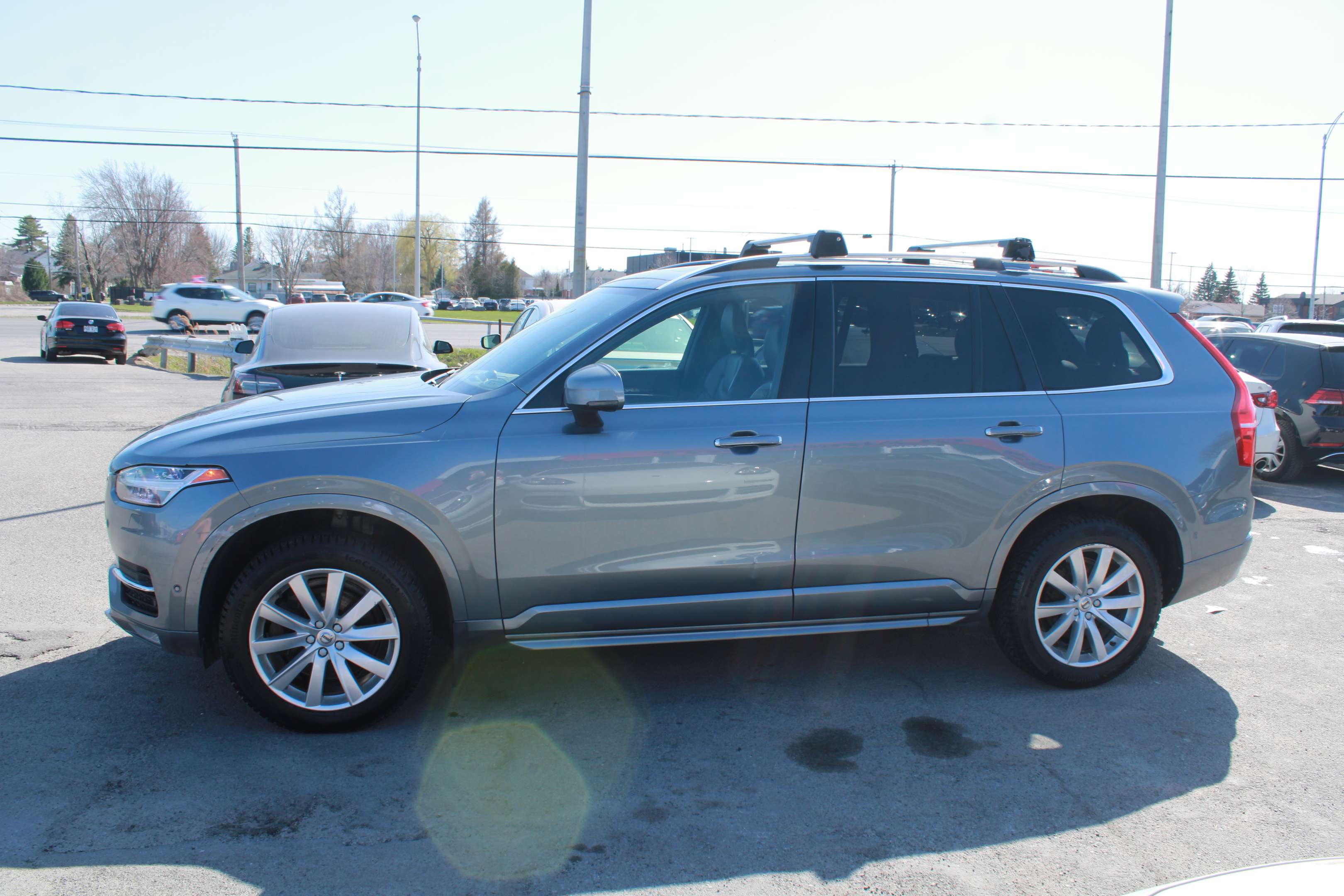 2017 Volvo XC90 AWD T6 Momentum 7-Passenger alt 3