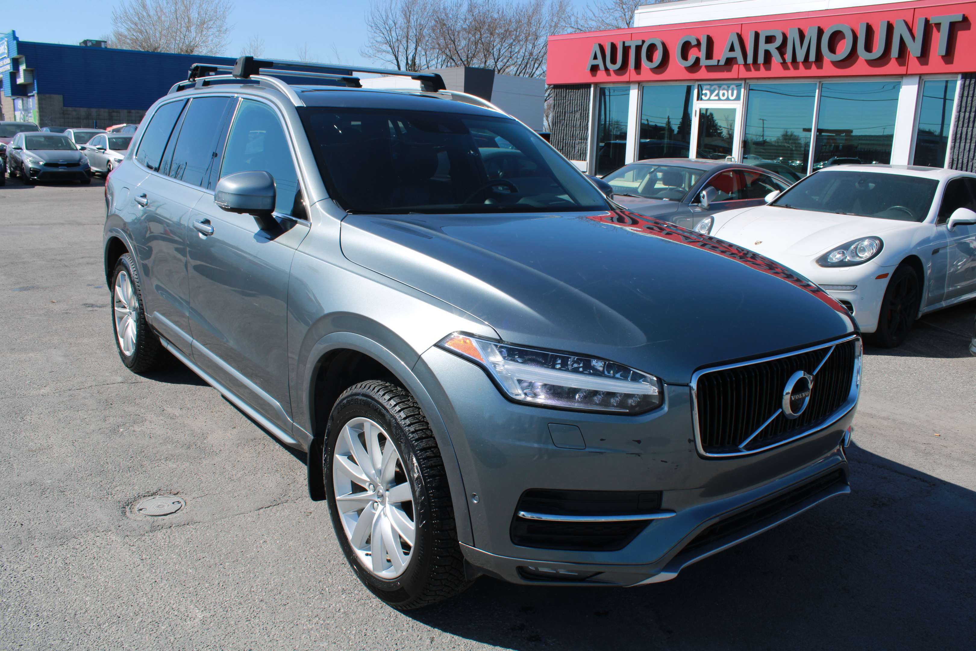 2017 Volvo XC90 AWD T6 Momentum 7-Passenger thumb 7