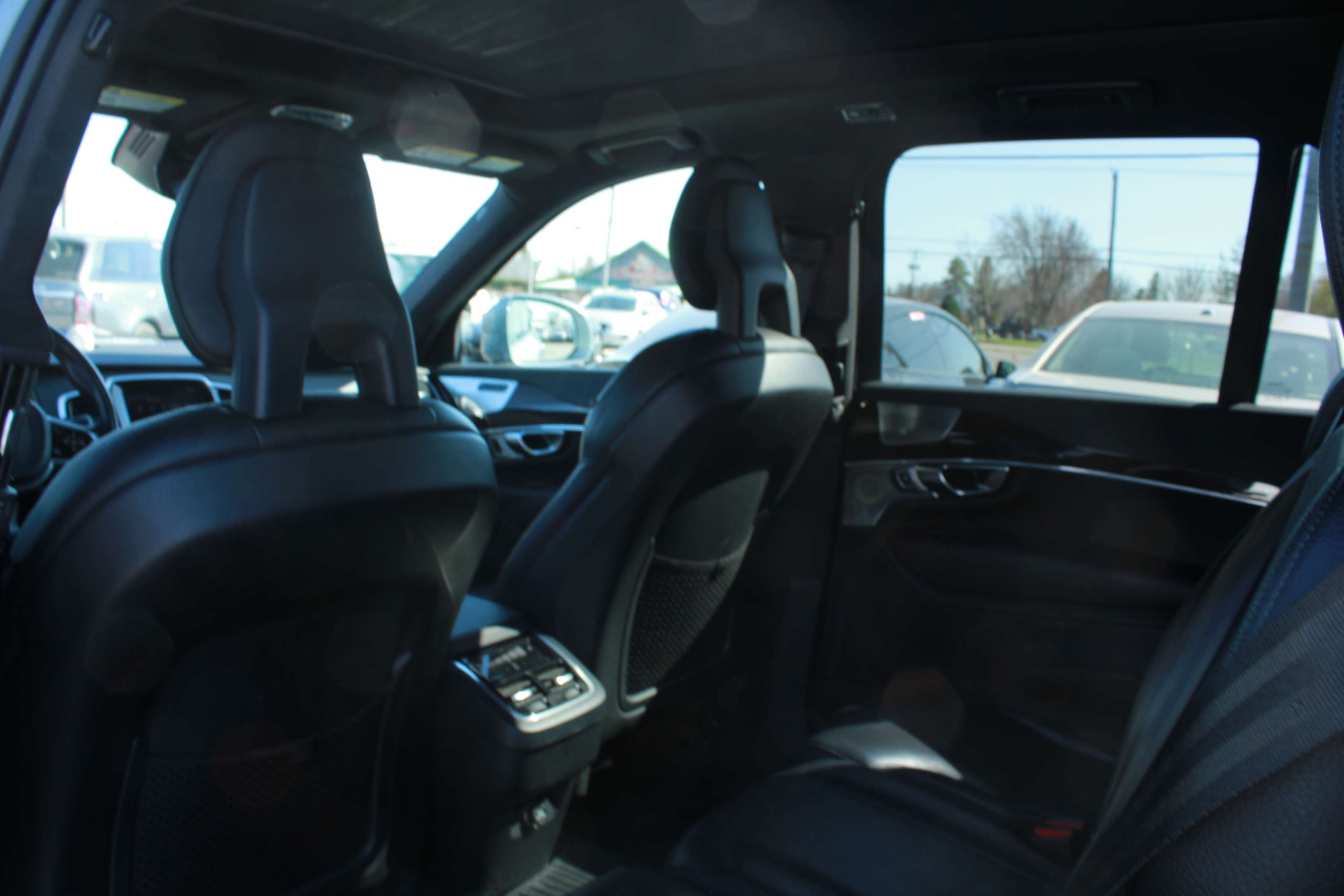 2017 Volvo XC90 AWD T6 Momentum 7-Passenger thumb 22