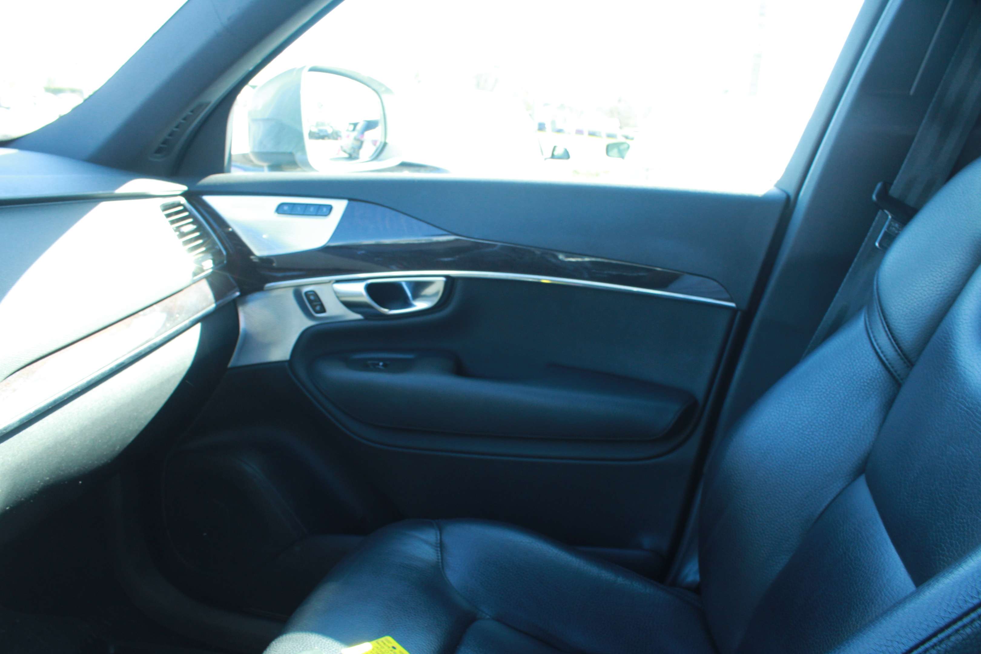 2017 Volvo XC90 AWD T6 Momentum 7-Passenger thumb 44