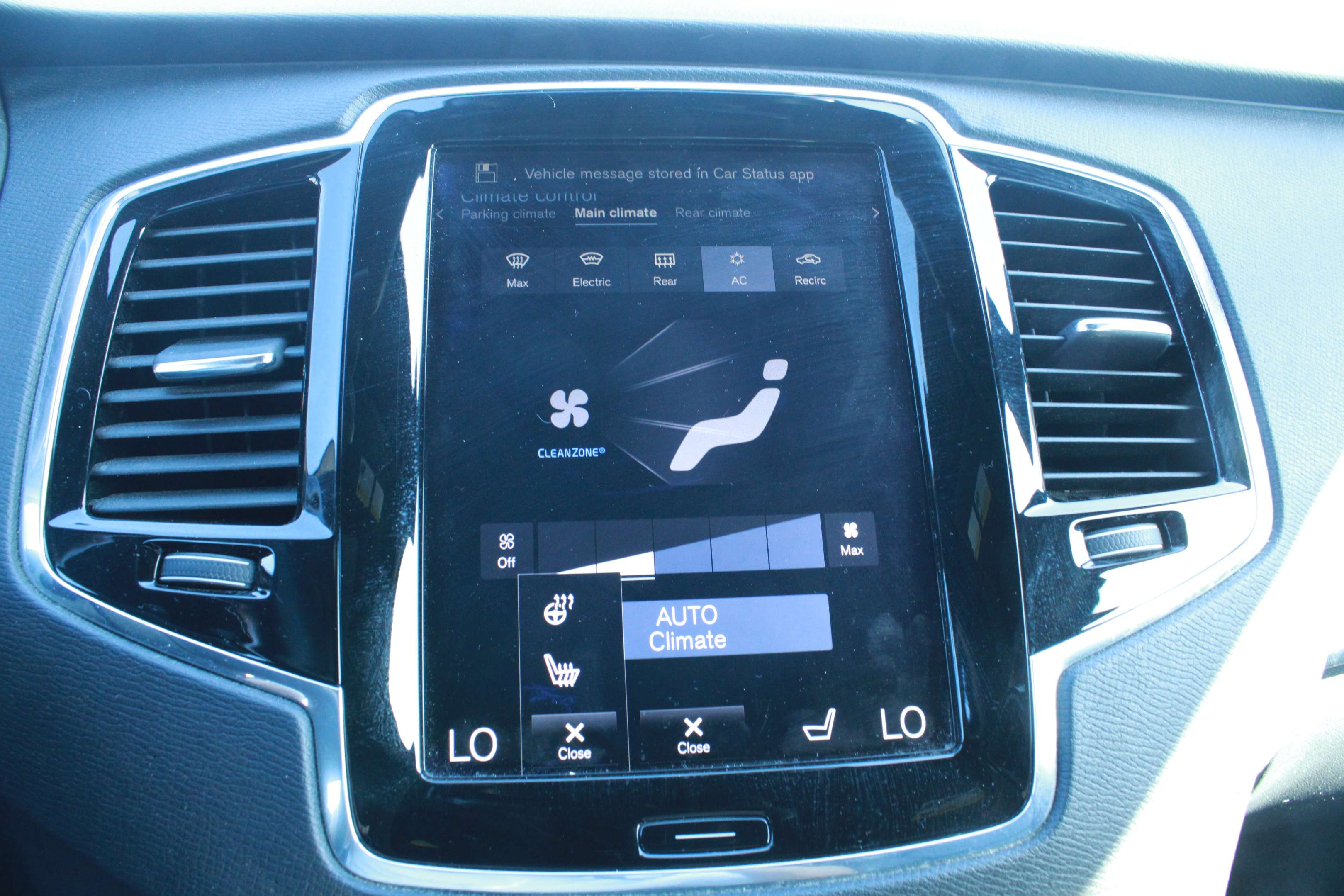 2017 Volvo XC90 AWD T6 Momentum 7-Passenger thumb 39
