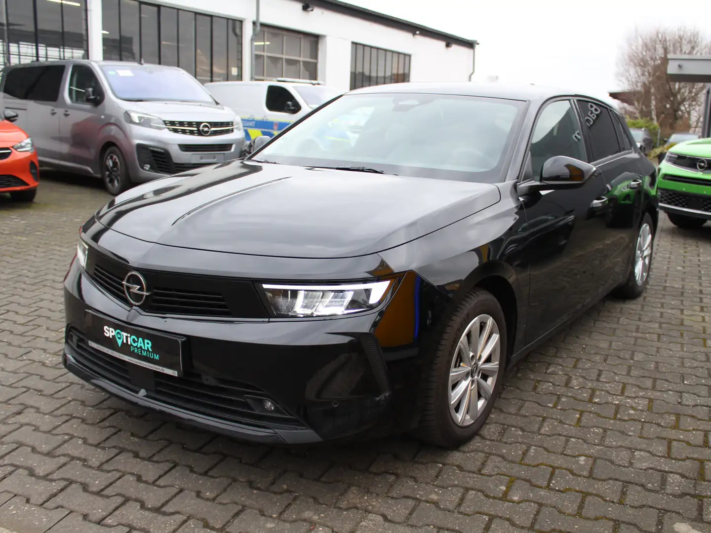 Opel Astra Elegance Schwarz - 2