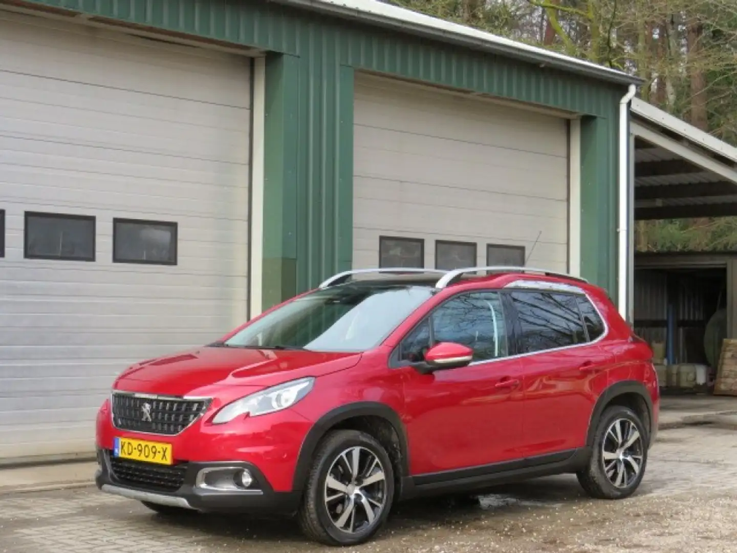 Peugeot 2008 1.2 PURETECH ALLURE Rot - 2