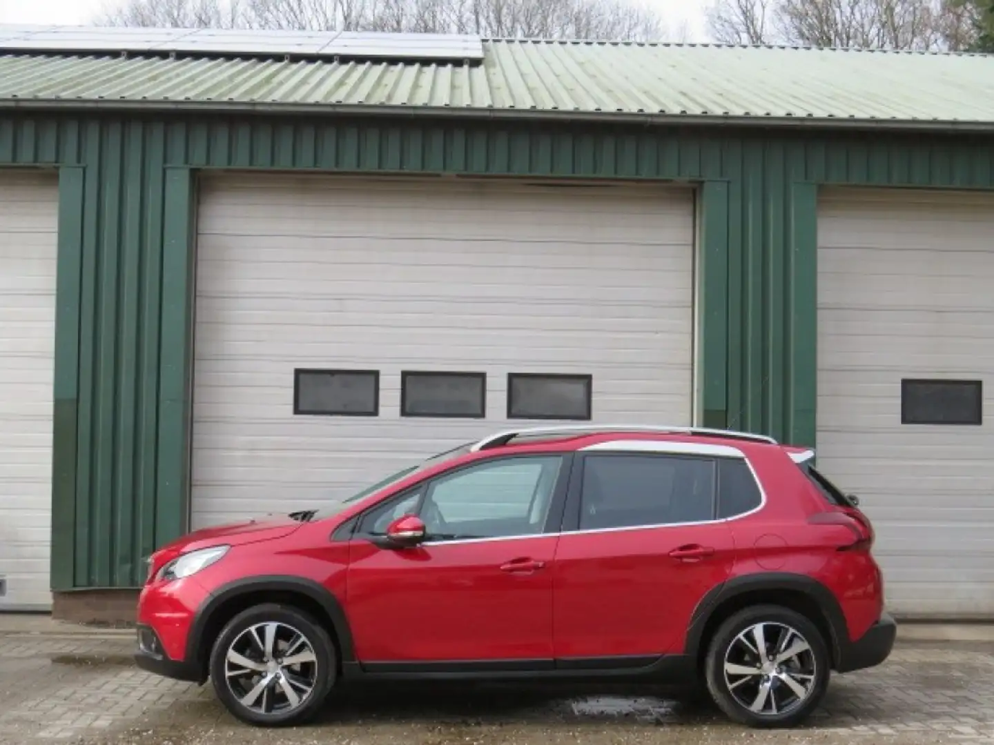 Peugeot 2008 1.2 PURETECH ALLURE Rot - 1