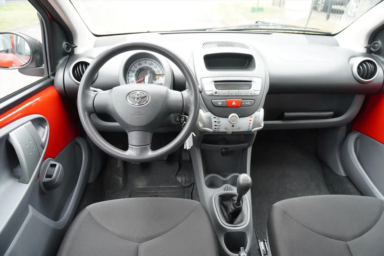 Toyota Aygo 1.0 VVT-i 5D Cool AIRCO APK tot 01-07-2026 Rouge - 2