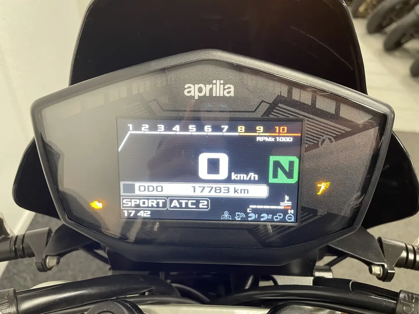 Aprilia Dorsoduro 900 ABS Fekete - 2
