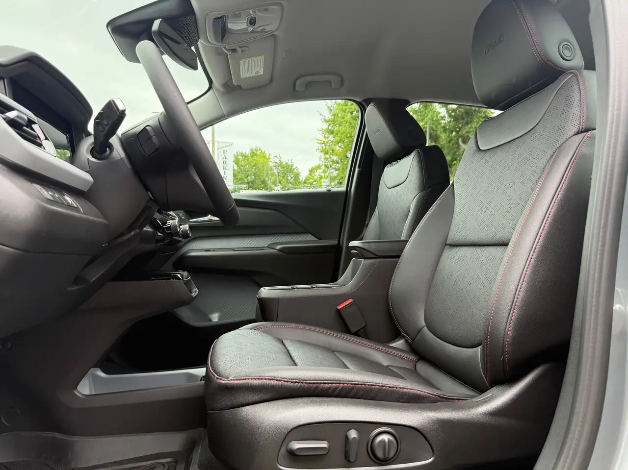 Chevrolet Bolt photo Chevrolet Bolt