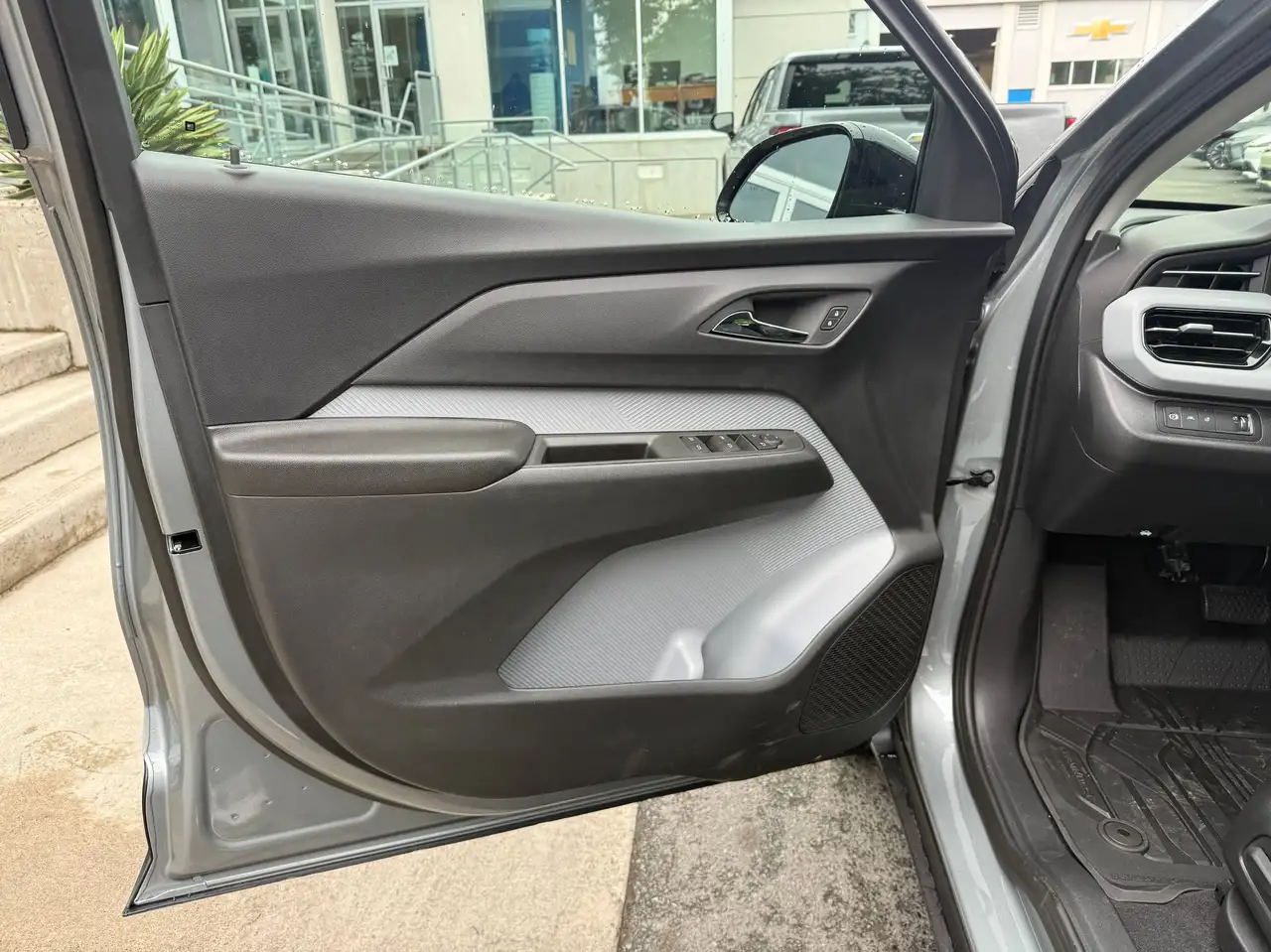 Chevrolet Bolt photo Chevrolet Bolt
