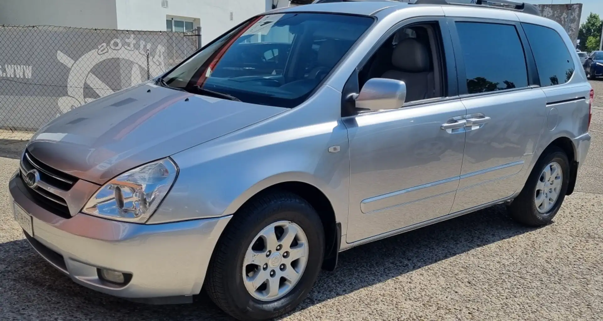 Kia Carnival 2.9CRDI EXII-Emotion Beige - 1