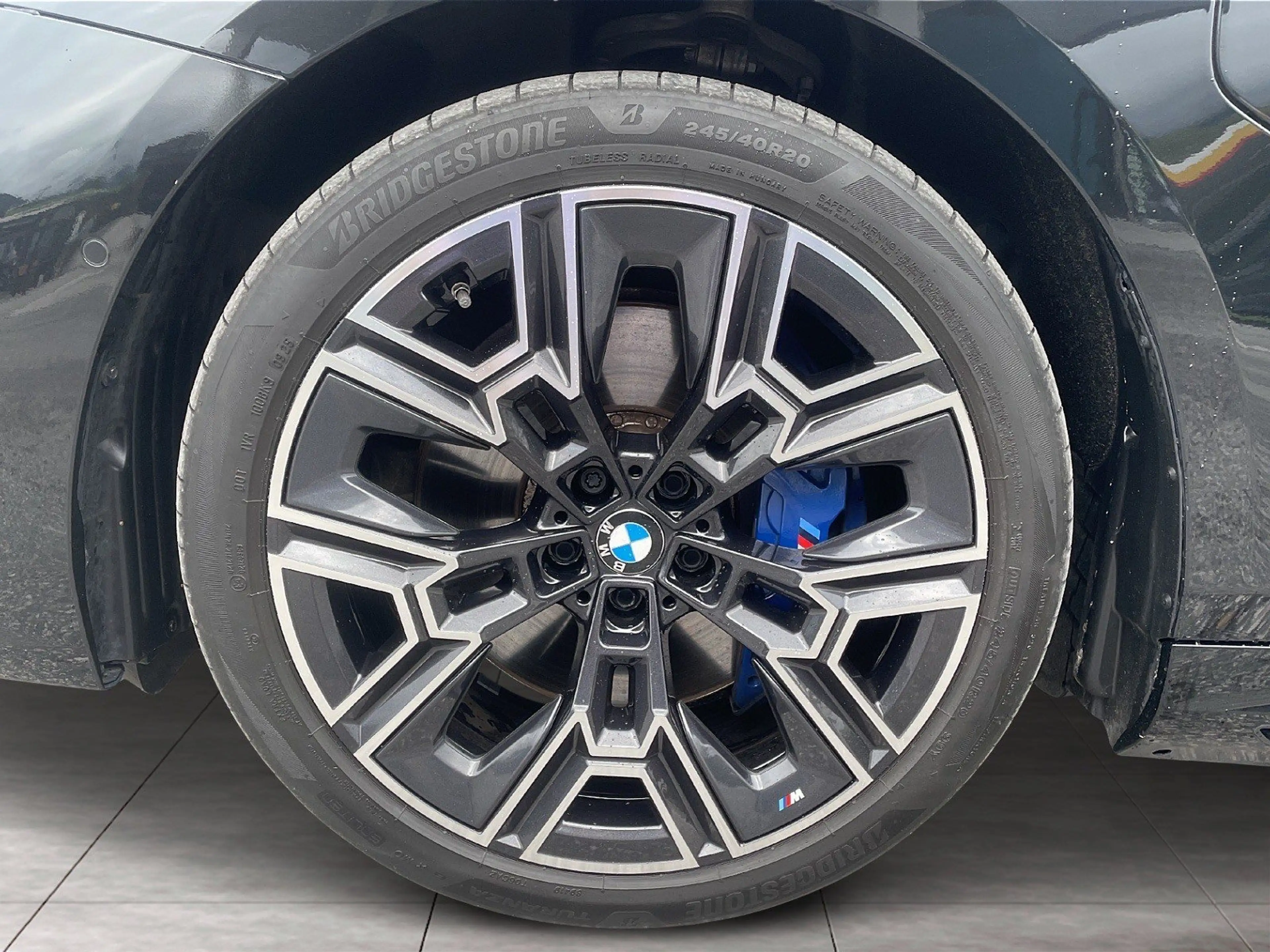 BMW 550 e xDrive M Sport — photo 6