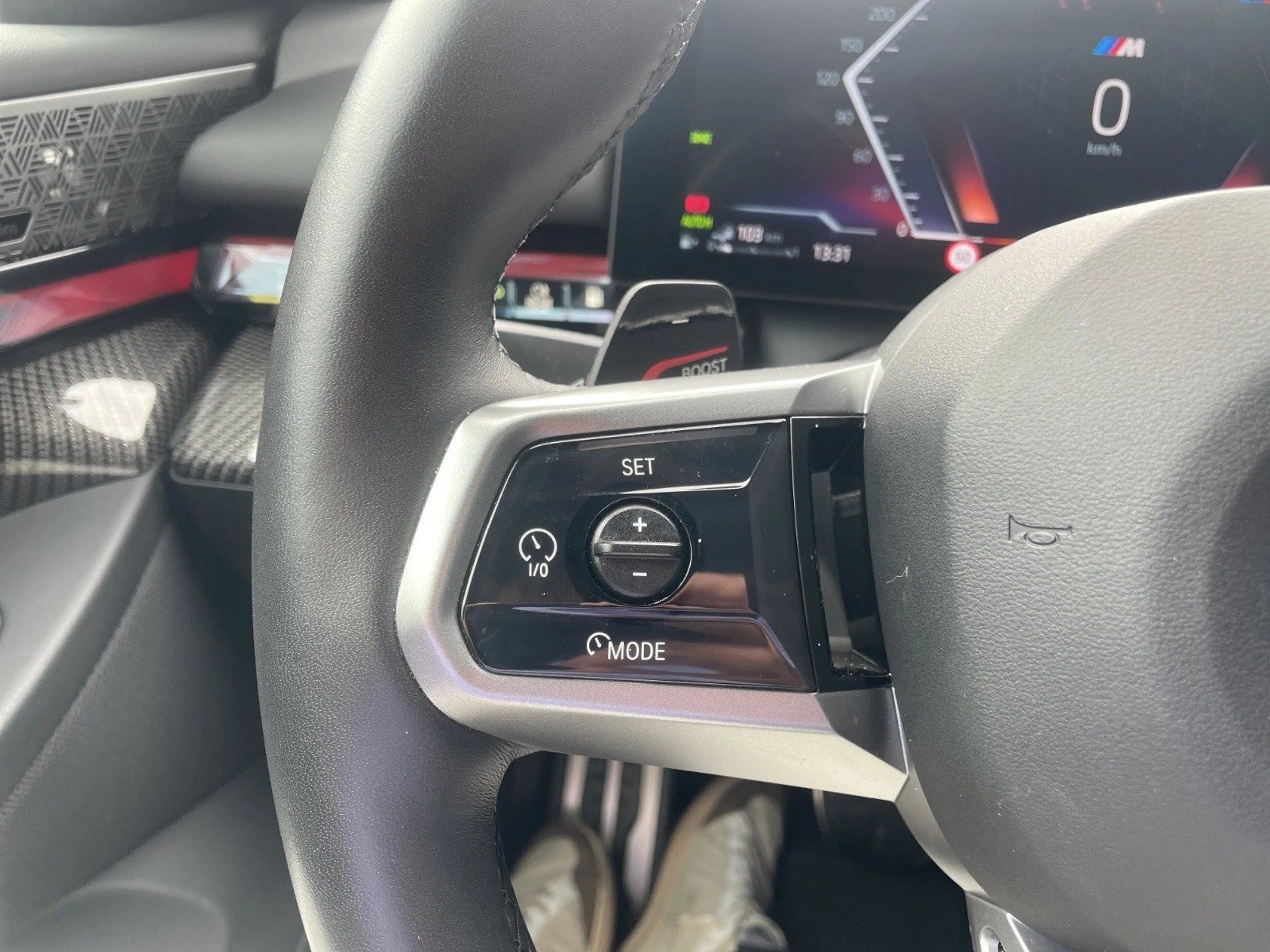 BMW 550 e xDrive M Sport — photo 15