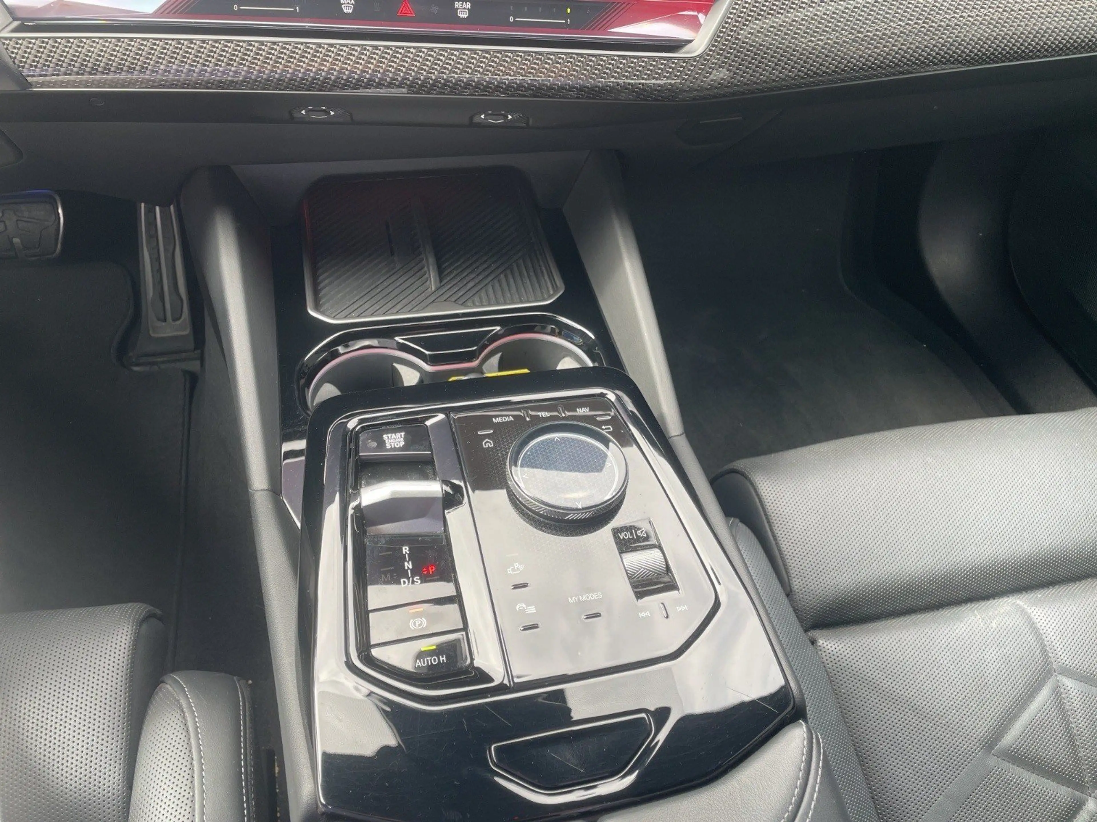 BMW 550 e xDrive M Sport — photo 13