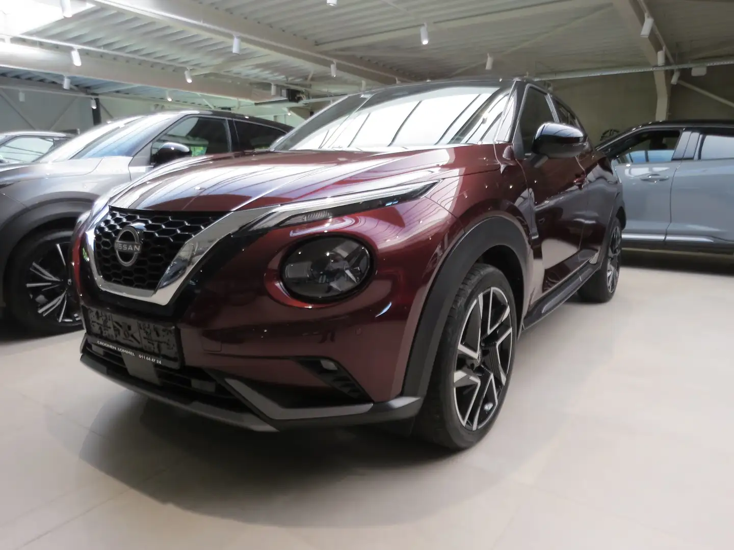 Nissan Juke Juke 1.0 DIG-T DCT N-Design Burdeos - 1