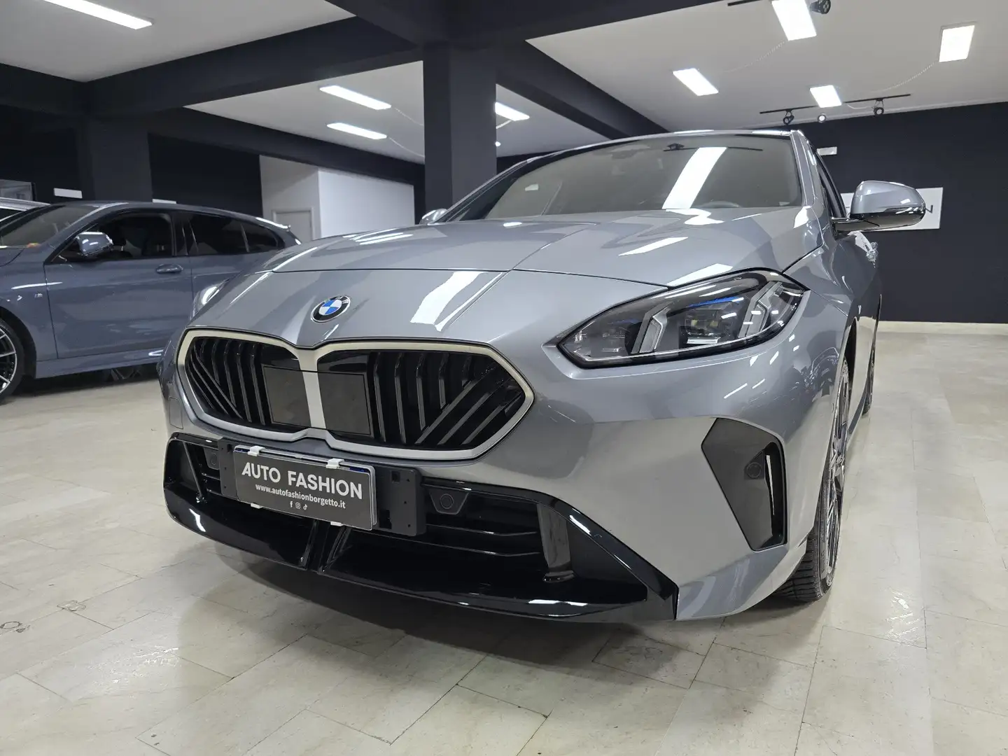 BMW 118 Serie 1 F70 118d MSport  auto Gris - 2