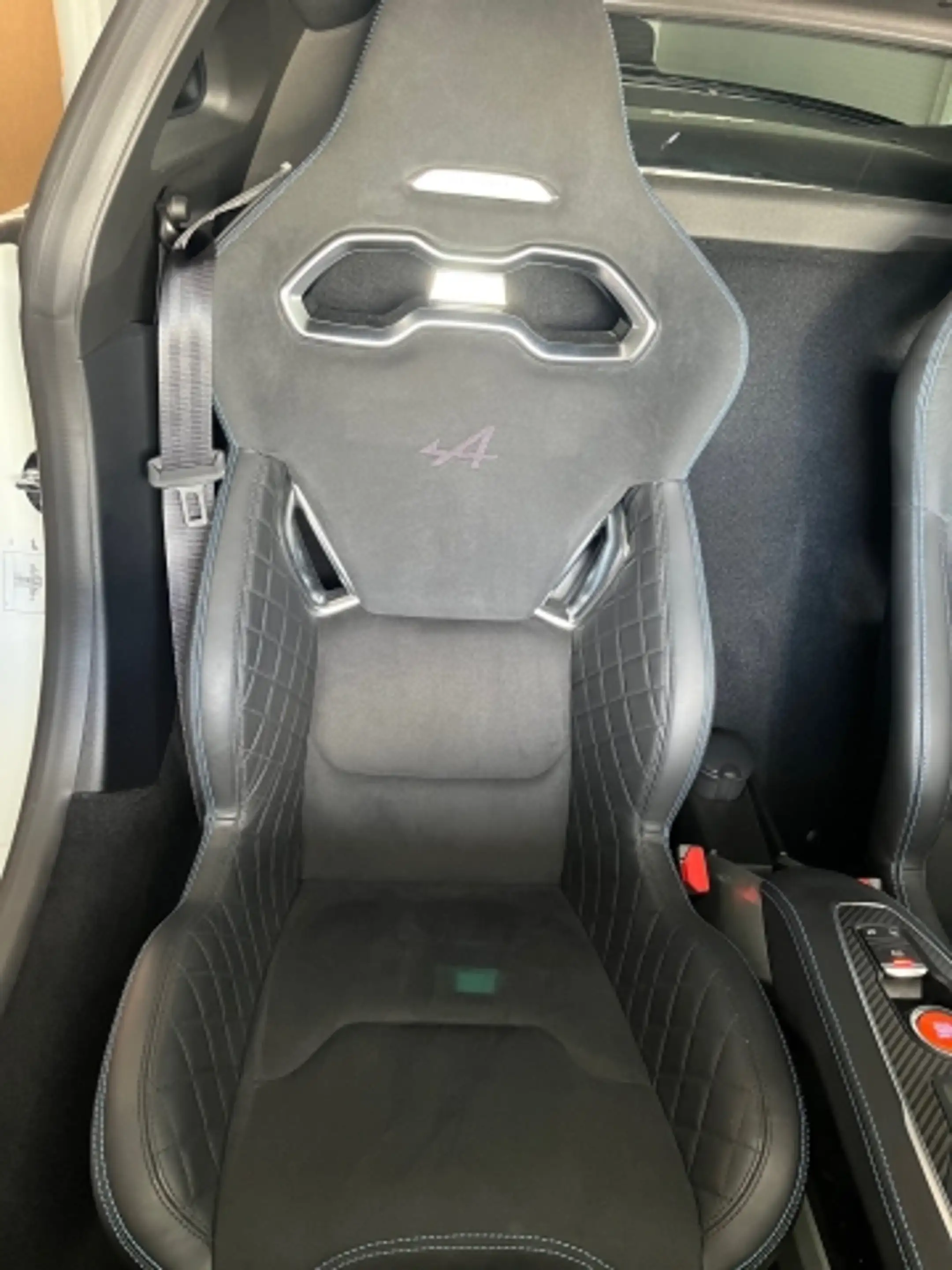 Alpine A110 Premiere Edition — photo 11