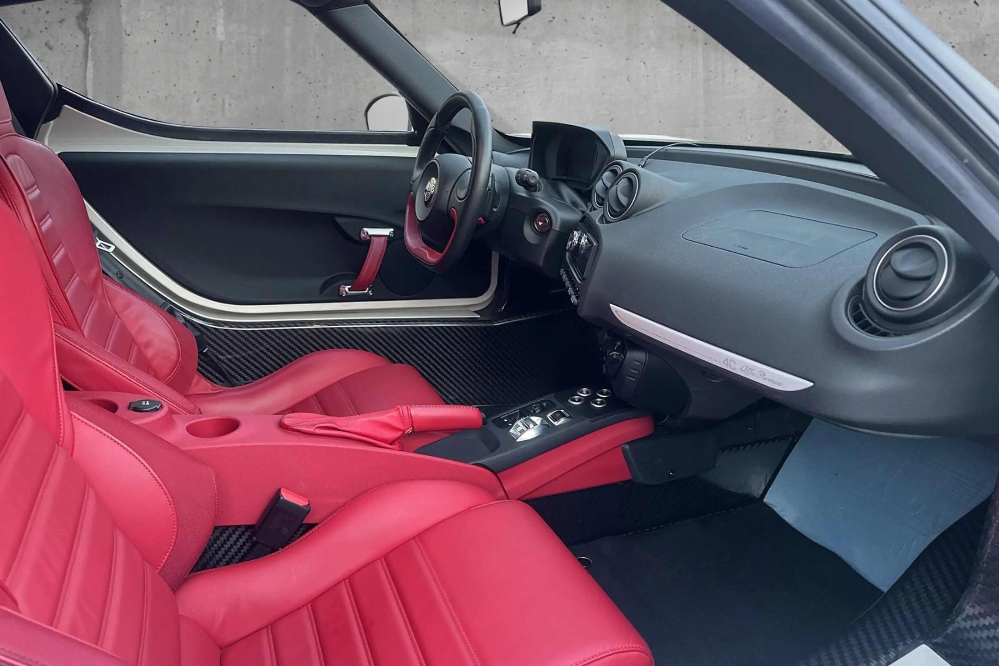 Alfa Romeo 4C *1.Hand*Deutsches Auto*Carbon Scheinwerfer — photo 13