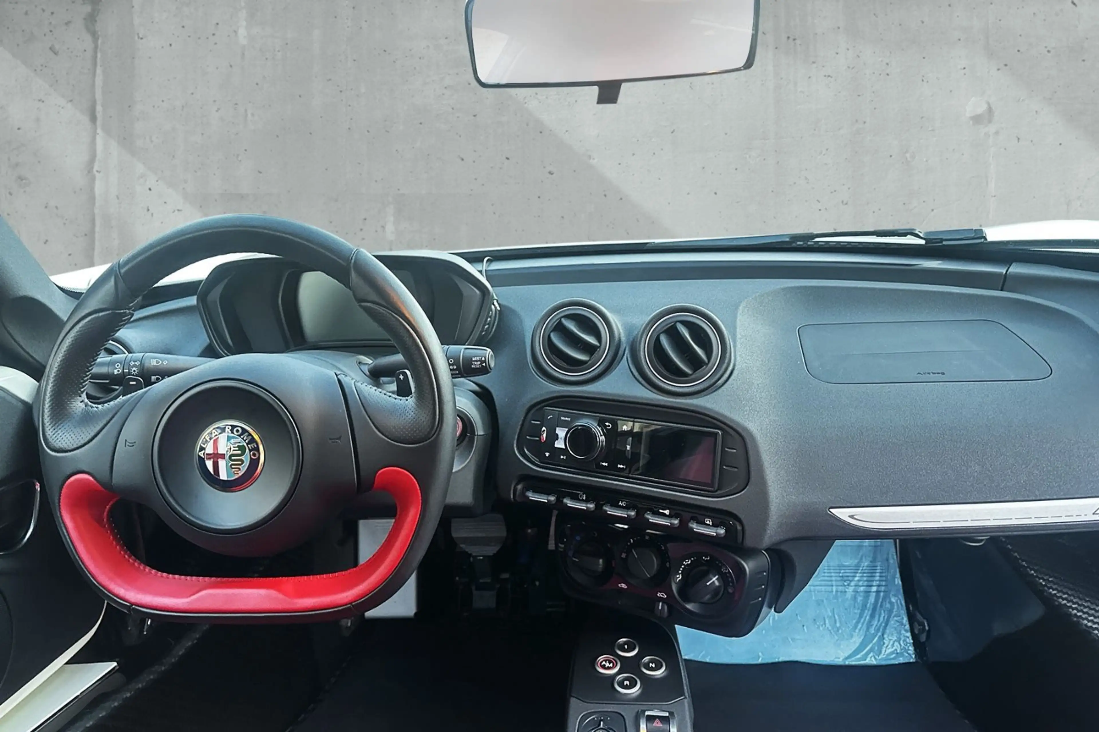 Alfa Romeo 4C *1.Hand*Deutsches Auto*Carbon Scheinwerfer — photo 14