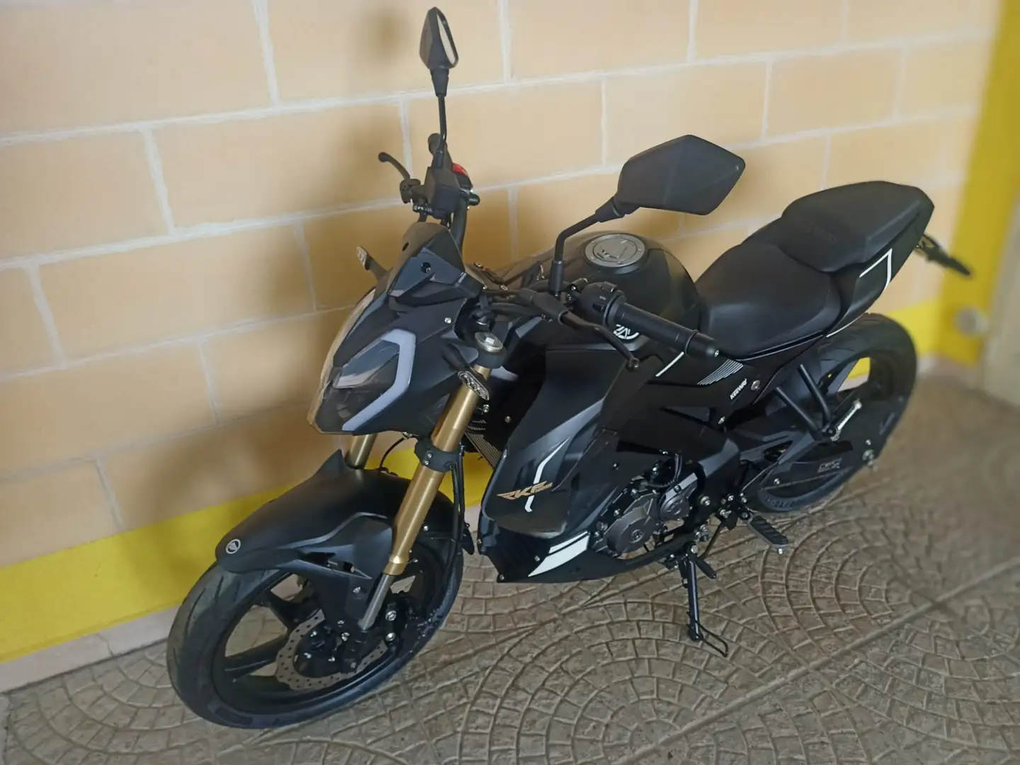 Keeway RKF 125 NUOVA patente A1 o patente B Fekete - 2
